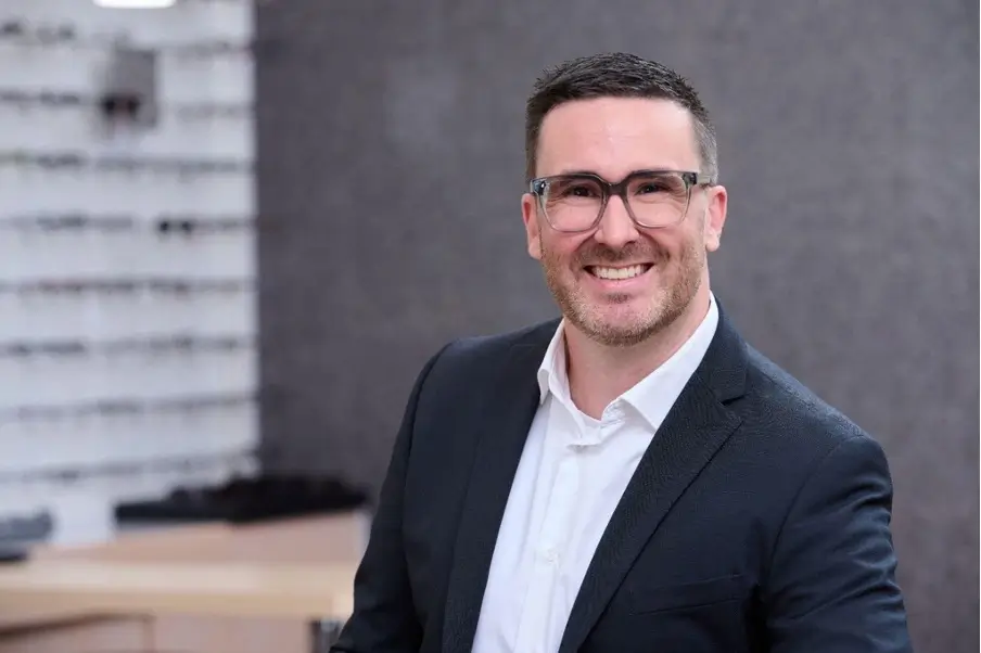 Interview mit Martin Denk: Wie moderne Augenoptik Präzision, Technik und persönliche Beratung verbindet