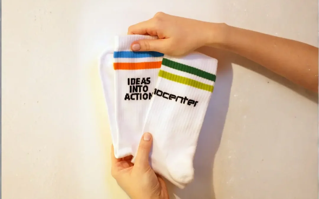 Socken mit Firmenlogo: Wie kleine Aufmerksamkeiten die Mitarbeiterbindung nachhaltig stärken