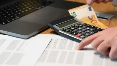 Lohnbuchhaltung auslagern: Wie HR-Teams Zeit für strategische Aufgaben gewinnen